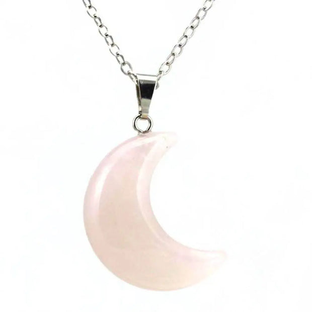 Pendentif en forme de lune en quartz rose sur un collier - Mes Bijoux En Pierres Naturelles